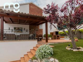 Casa aparellada a Premi de Dalt. Bonita casa en premia de dalt