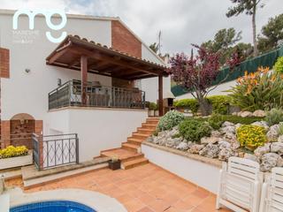Casa aparellada a Premi de Dalt. Bonita casa en premia de dalt