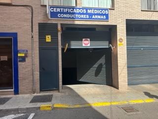Autoparkplatz in Carrer de galicia 1. Dos plazas de garaje junto a trafico, hacienda