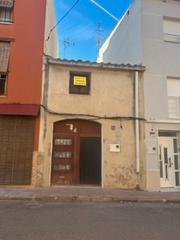 Maison à Carrer delegat valera 69. Casa en calle principal y da a dos calles