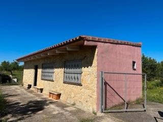 Finca rústica a Benlloch. Masia de 60 mts con agua y vallada