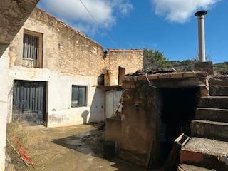 Finca rústica a Sierra Engarcerán. Masia con agua y luz en sierra d'engarceran, castellon