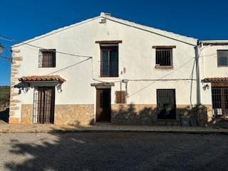 Finca rústica a Salzadella (la). Coto de caza, canteras de piedra y arcilla, masias, agua y luz