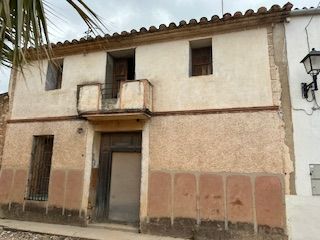 Bauernhof in Vall d´Alba. Masía en pla de l'arc con agua y luz de red.