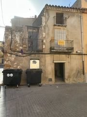 Masia  Carrer bisbe gavalda 52. Casa con patio en el centro de cabanes