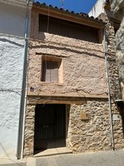 Casa a schiera  Carrer de la botella 46. Casa de pueblo en el centro de adzeneta