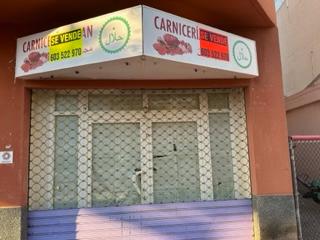 Local Comercial a Avenida la plana 84. Local con salida de humos delante de consum