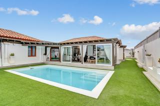 Maison  Tortola. A la venta impresionante chalet en corralejo