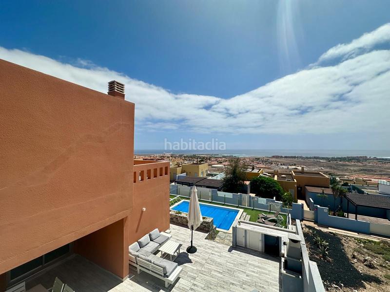 Foto ea8eb4f8-5ee8-4ad4-b3b1-fe64647580f7. Casa fantástico chalet en Caleta de Fuste zona caleta alta en Antigua