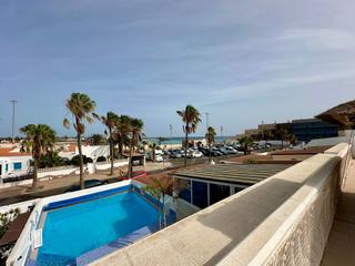 Chalet à Caleta de Fuste. Villa de lujo en primera línea de paseo marítimo  ubicación priv