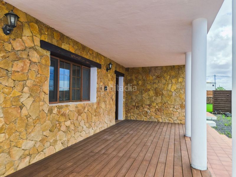 Foto d8bd9927-ee3b-4ec4-ae4c-25a248f47396. Casa a Lajares Oliva (La)