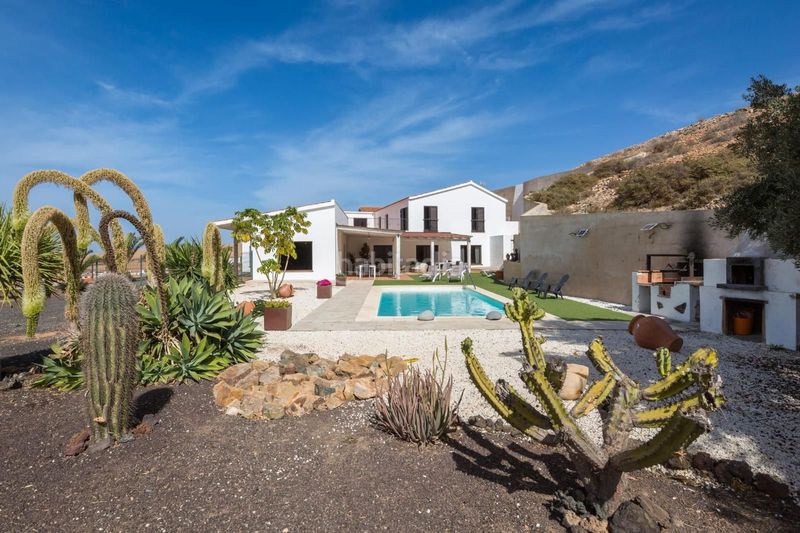 Foto ea1acaf8-df83-4610-8893-30ad5ff44a6e. Xalet amb piscina a Pájara pueblo Pájara