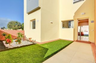 Pis  Guirre. Venta de vivienda en urb. las fuentes, corralejo