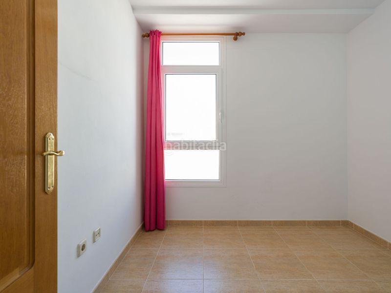 Foto b6657f03-c0c9-4dd5-9acb-f7cce6bf7569. Pis a Corralejo Oliva (La)