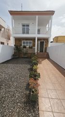 House  Llano pelado. Chalet con vistas al mar en playa blanca