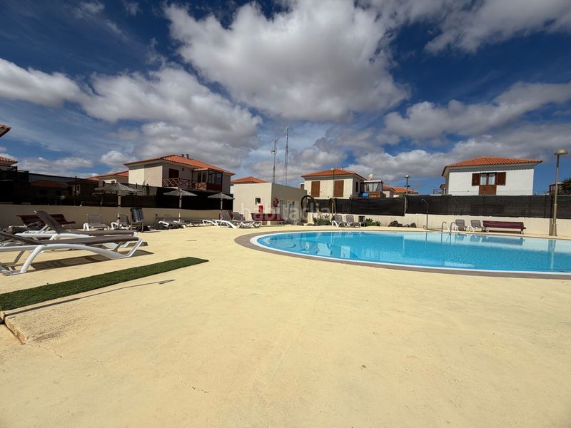 Foto 552637ab-53d8-4dbb-9d83-9a3b2e308839. Casa a Corralejo Oliva (La)