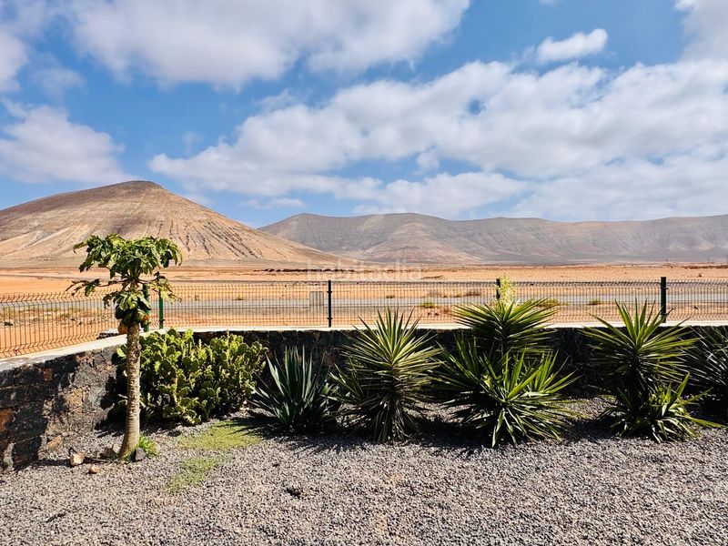 Foto b1ea9159-bc87-45cb-918f-6d32841076ce. Casa a Corralejo Oliva (La)