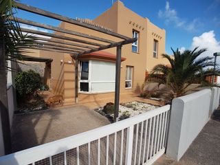 Duplex in Corralejo. Chalet adosado en corralejo con azotea privada