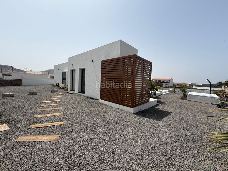 Foto a0b900d3-eb48-41bb-93a2-63b8a722e096. Xalet a El Roque Oliva (La)