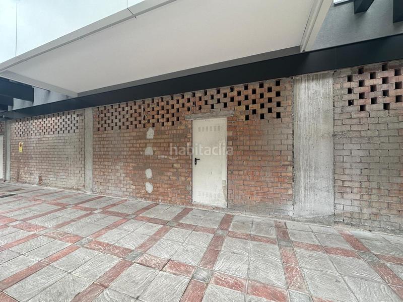Foto e7e131ce-a41a-40ec-b2a2-2fe3a01a488d. Local comercial unico local a la venta en edificio españa en Fuengirola