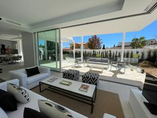 Xalet a Valdeolletas - Las Cancelas - Xarblanca. Villas urbanas en marbella con magnificas vistas al mar.