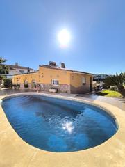 Chalet à El Faro de Calaburra - Chaparral. Preciosa villa al lado de la playa en la cala de mijas