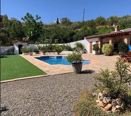 Xalet a Álora. Esta finca rustica te ofrece todo lo que necesitas para disfruta