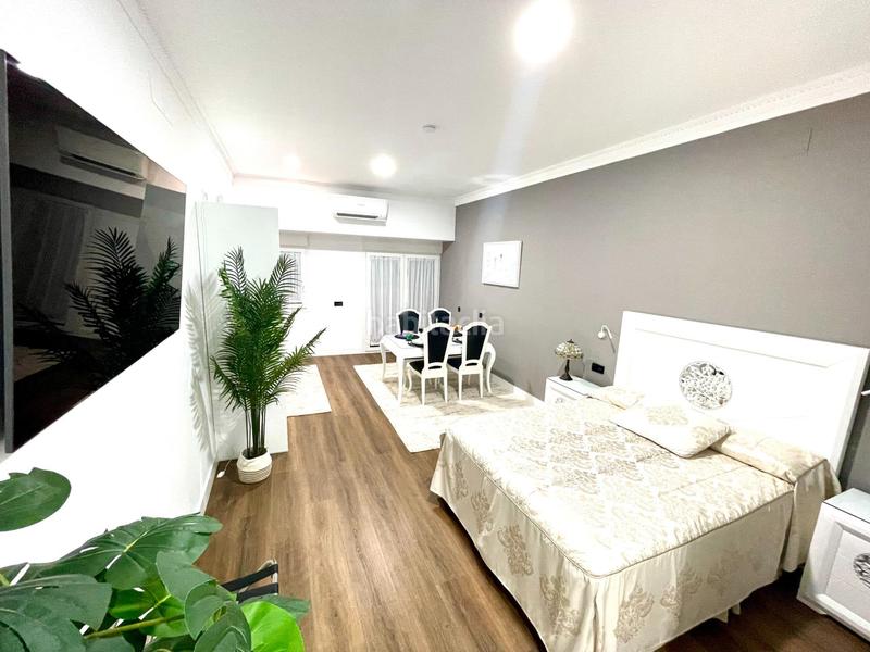 Foto f4ed44d6-b8f5-4728-b852-81b5e707a2ab. Estudio  de lujo en conjunto nogalera en El Bajondillo Torremolinos