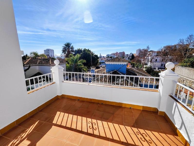 Foto 0da8938a-e658-4f68-a080-856b8cf0310e. Chalet villa independiente en zona plaza Solymar a 500 m de la playa !!! en Benalmádena
