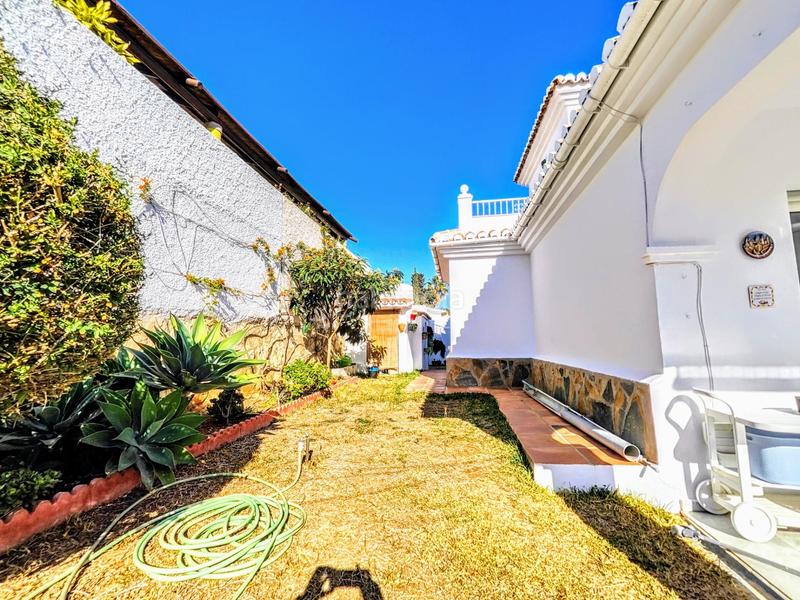Foto fe5c3413-66d4-4075-b711-b12a220c1480. Chalet villa independiente en zona plaza Solymar a 500 m de la playa !!! en Benalmádena