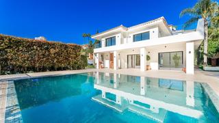 Xalet a La Jara. Exquisita villa moderna en elviria, marbella