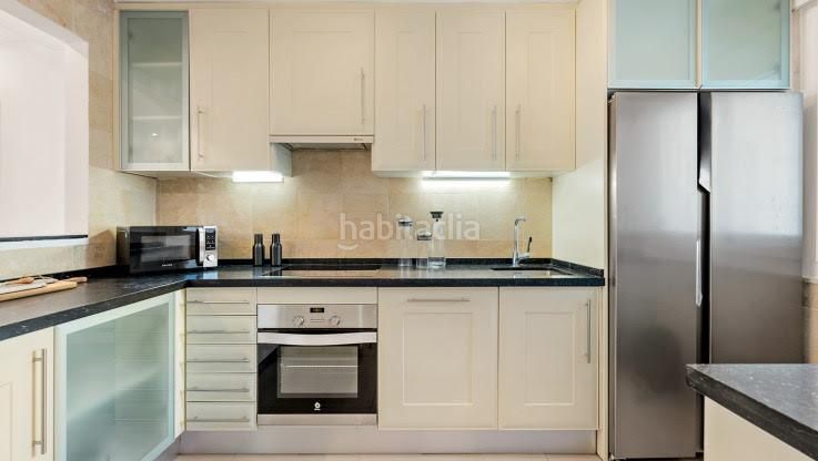 Foto 5691b765-5c54-4a2a-bfcb-cf2946d1781e. Apartament amb aparcament piscina a La Dama de Noche - La Alzambra Marbella