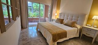 Apartament a La Jara. Amplio apartamento de lujo en planta baja con dos dormitorios en