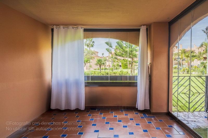 Foto 1ff0a025-d759-446b-853f-adf233300eaa. Apartament amb aparcament piscina a Centro Estepona