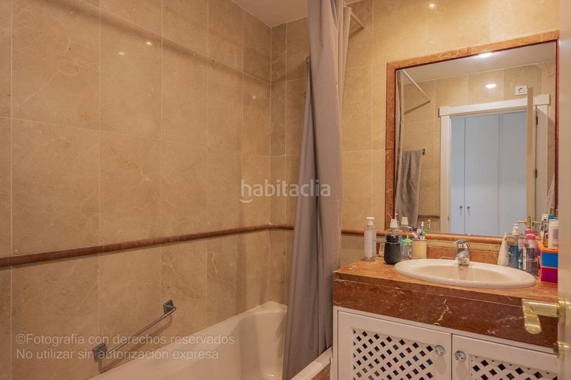 Foto 35e13819-d5ad-4282-b12b-bb2fcb38b2e1. Apartament amb aparcament piscina a Centro Estepona