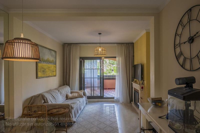Foto 9b6ee0cf-74b8-48ad-85e3-48182d20097f. Apartament amb aparcament piscina a Centro Estepona