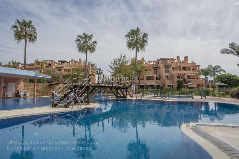 Foto f2b74cc8-6d11-4658-baa7-427beee4d21f. Apartament amb aparcament piscina a Centro Estepona