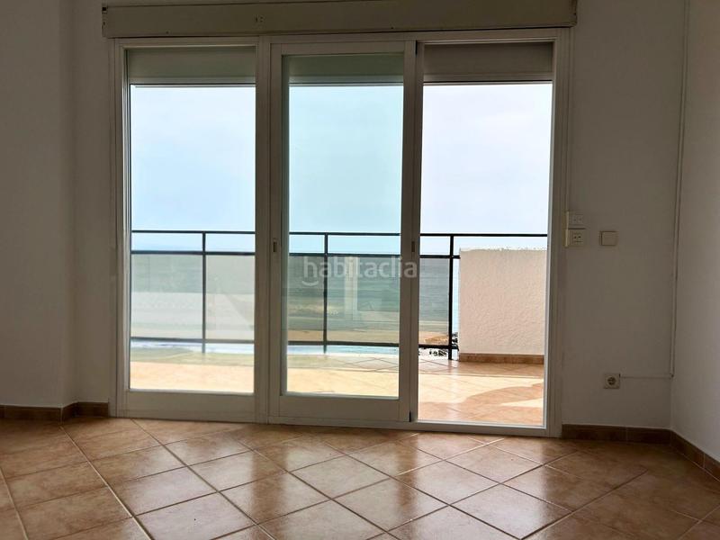 Foto 1a21bb9b-e8a7-4223-a61a-786e02b1fe41. Estudio  con vistas al mar en primera línea de playa en Marbella