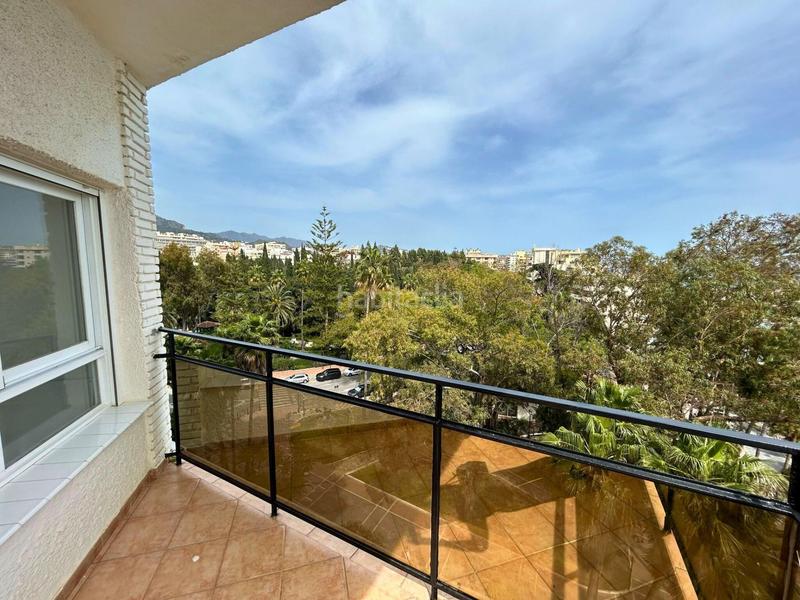 Foto 3fc3c479-724c-4ab2-926d-3a8bd775342e. Estudio  con vistas al mar en primera línea de playa en Marbella