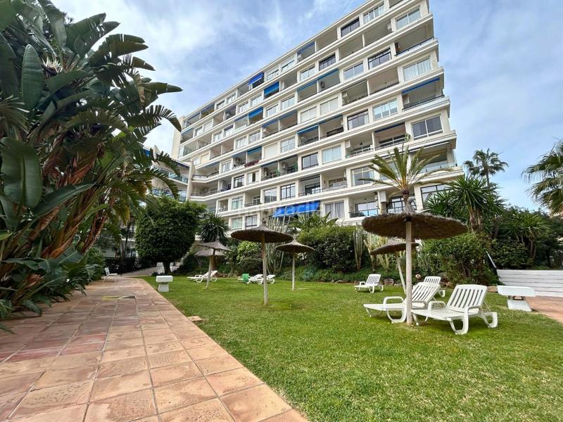 Foto c624adc2-2b1d-4407-a2f8-3c7f1608396a. Estudio  con vistas al mar en primera línea de playa en Marbella