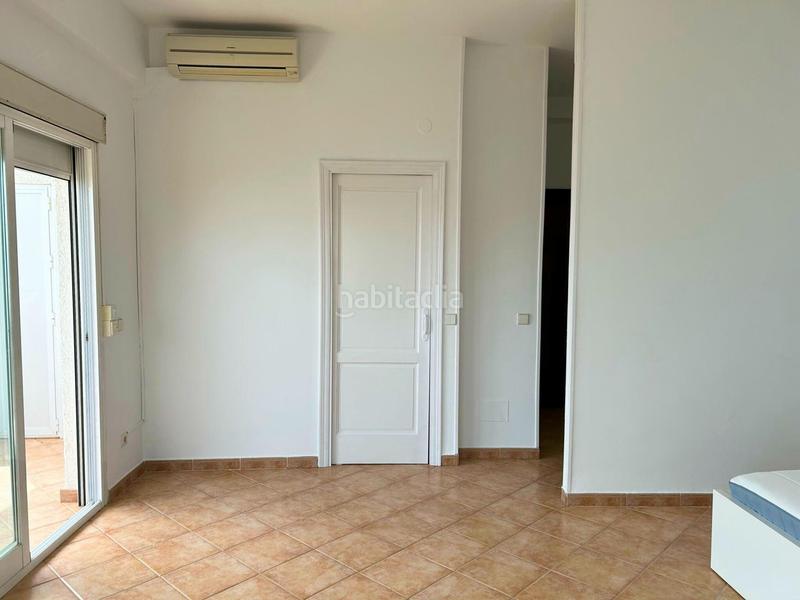 Foto f304b809-5aee-46cf-bd52-e5e3cfc581c0. Estudio  con vistas al mar en primera línea de playa en Marbella
