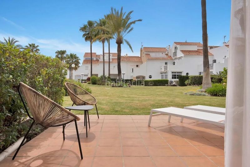 Foto 506eb545-6236-48f2-850f-aee2b73e37e0. Casa adossada amb aparcament piscina a Centro Estepona