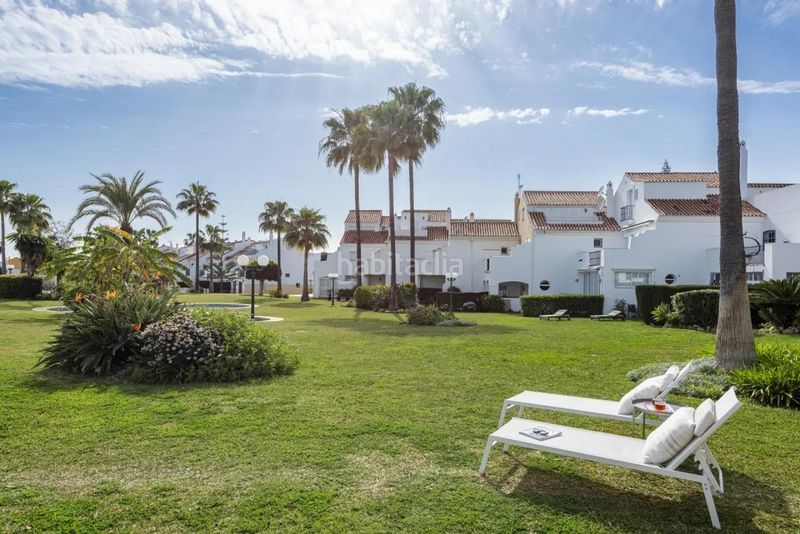 Foto 9e9417d7-4b16-4fa5-b2fb-9745932544e7. Casa adossada amb aparcament piscina a Centro Estepona