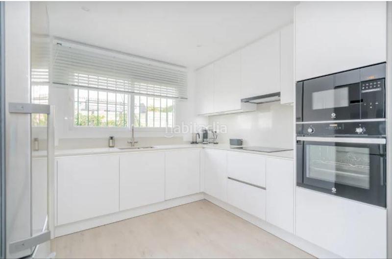 Foto 1e5789d4-96b6-48ce-9bea-47da0a319af0. Chalet mit pool in puerto de Estepona Estepona