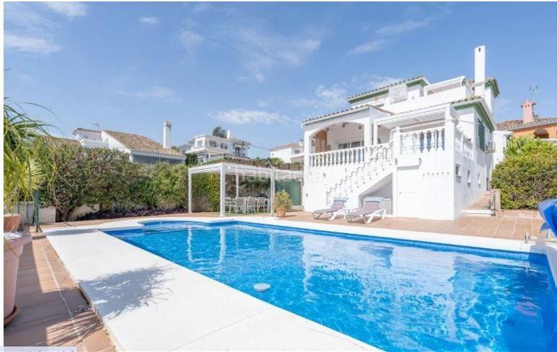 Foto ad2156c5-11eb-40c8-b153-923d78f57350. Chalet mit pool in puerto de Estepona Estepona