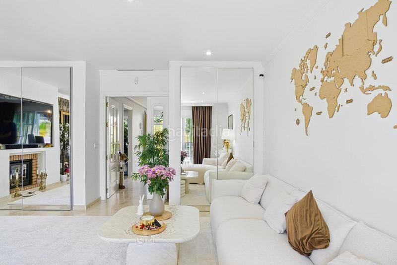 Foto 5a2caca9-3841-4152-89c8-d3d3615bcd33. Casa adossada amb aparcament piscina a Mijas pueblo Mijas