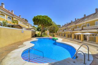 Maison jumelée à Mijas pueblo. 4 dormitorios, 3 baños, adosado en venta en sitio de calahonda,