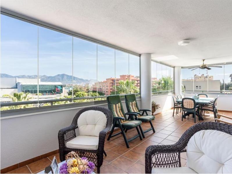 Foto eb0078a6-b4af-4750-b30a-535cbfe812d1. Apartament amb calefacció aparcament piscina a Castillo Sohail - Myramar Fuengirola