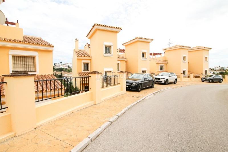 Foto 5414dc6e-9c90-4e6b-87c2-ba21830dd54e. Casa adosada espaciosa casa adosada de 3 dormitorios en riviera del sol con impresionantes vistas al mar, al camp en Mijas