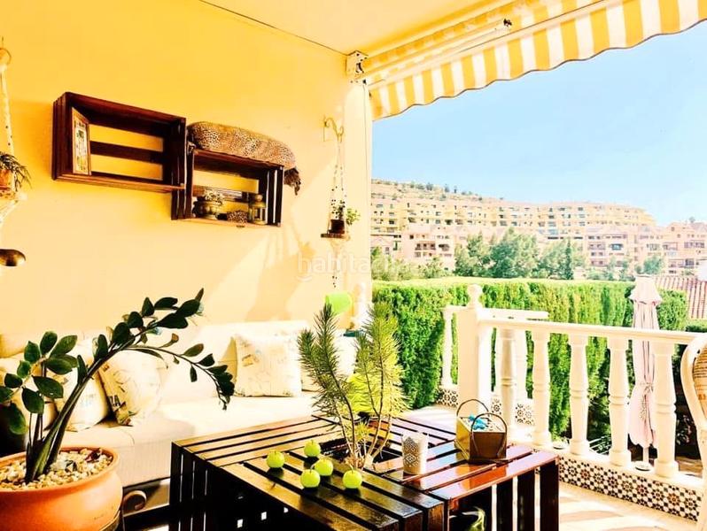 Foto 5579900b-c8fc-465d-b4fc-3002a83d797f. Casa adosada fantástica casa adosada situada en torrequebrada con vistas magníficas al golf en Benalmádena